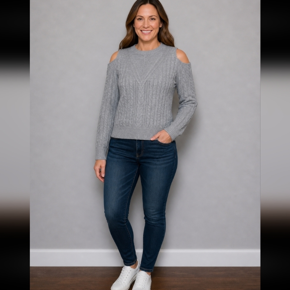FULL CIRCLE TRENDS Small Soft Cold Shoulder Knit Sweater